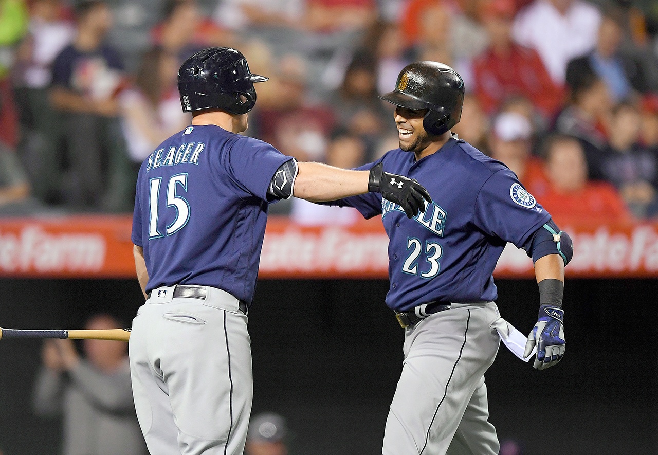 The Associated Press Seattle’s Nelson Cruz, right, is congratulated by Kyle Seager after hitting a solo home run during the seventh inning against Los Angeles on Wednesday.