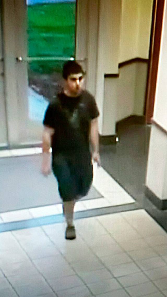 Shooting sows terror at Washington mall; shooter on loose