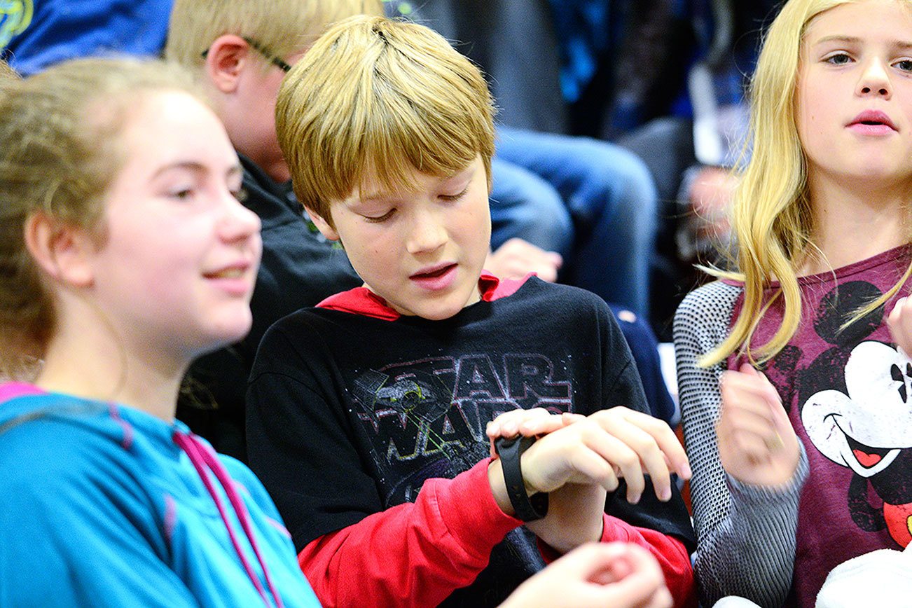 Port Angeles fifth-graders using new technology in physical activity program