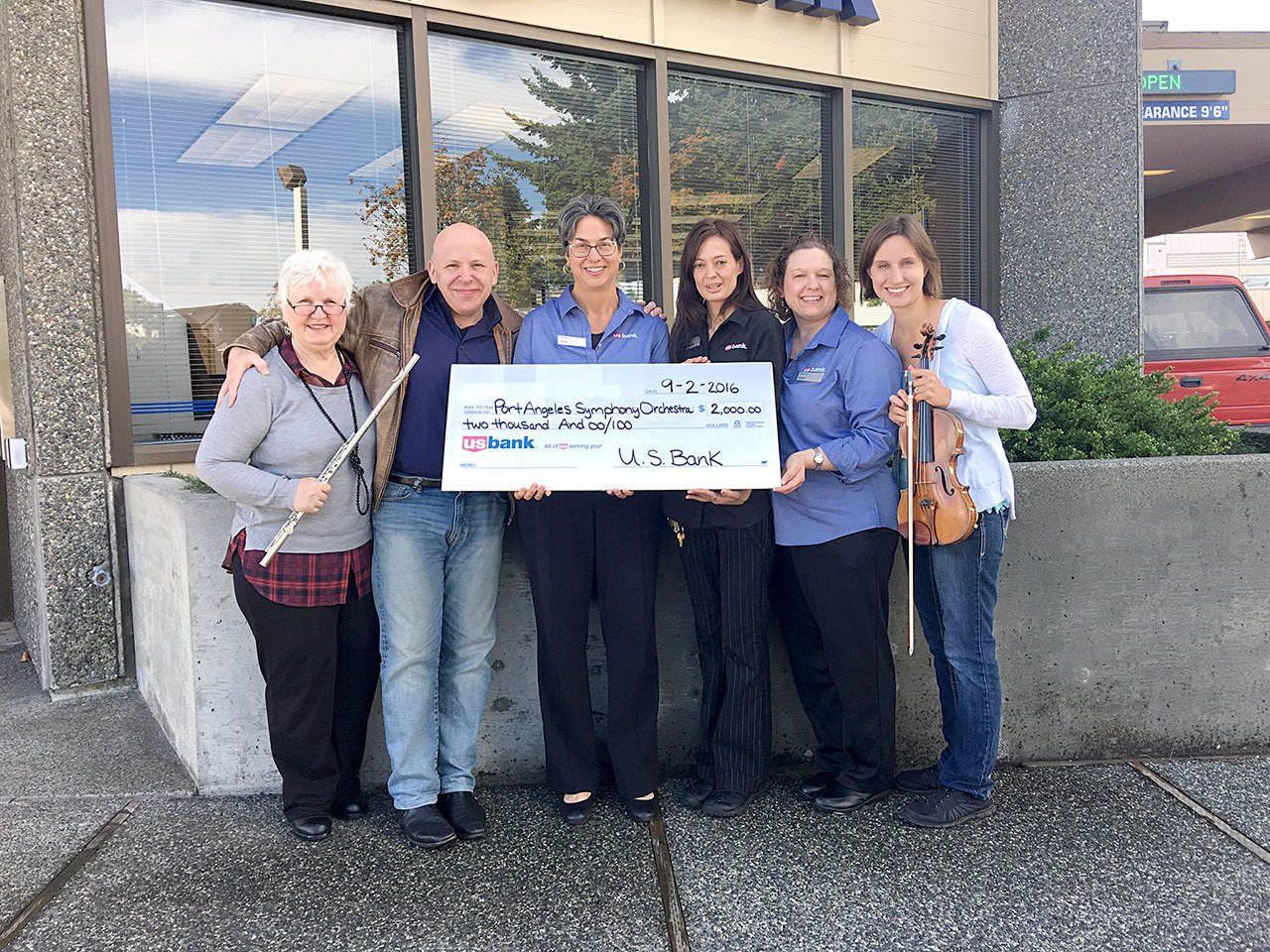 US Bank makes $2,000 donation to Port Angeles Symphony program