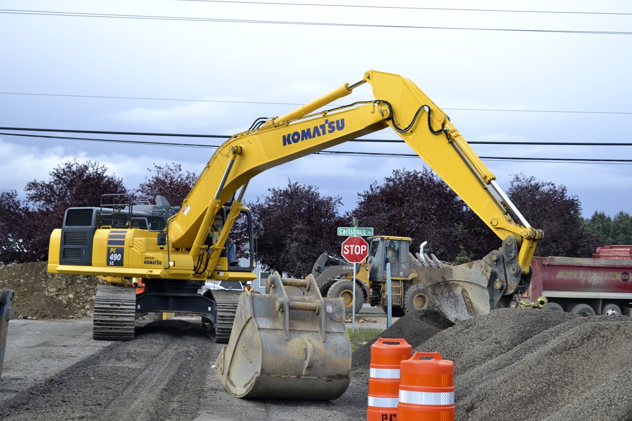 Crewmen with Pacific Civil and Infrastructure, the contractor for the Carlsborg sewer project, dig out an 8-inch sub-main line along Carlsborg Road and Business Park Loop for the gravity-fed sewage collection system Tuesday. (Matthew Nash/Olympic Peninsula News Group)