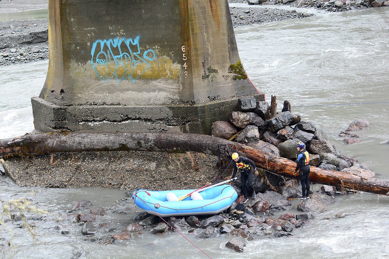 Crews continue to monitor the Elwha River bridge on U.S. Highway 101 west of Port Angeles on Wednesday. (Jesse Major/Peninsula Daily News)