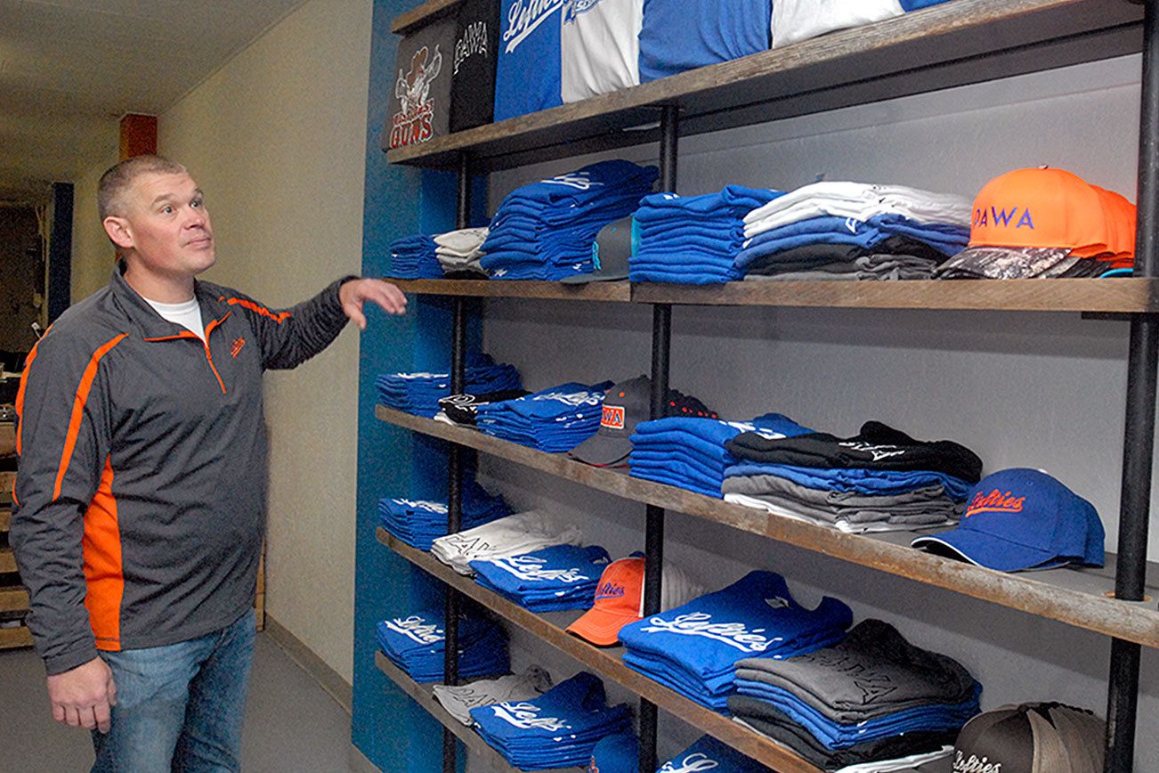 BASEBALL: Lefties store opens in downtown Port Angeles