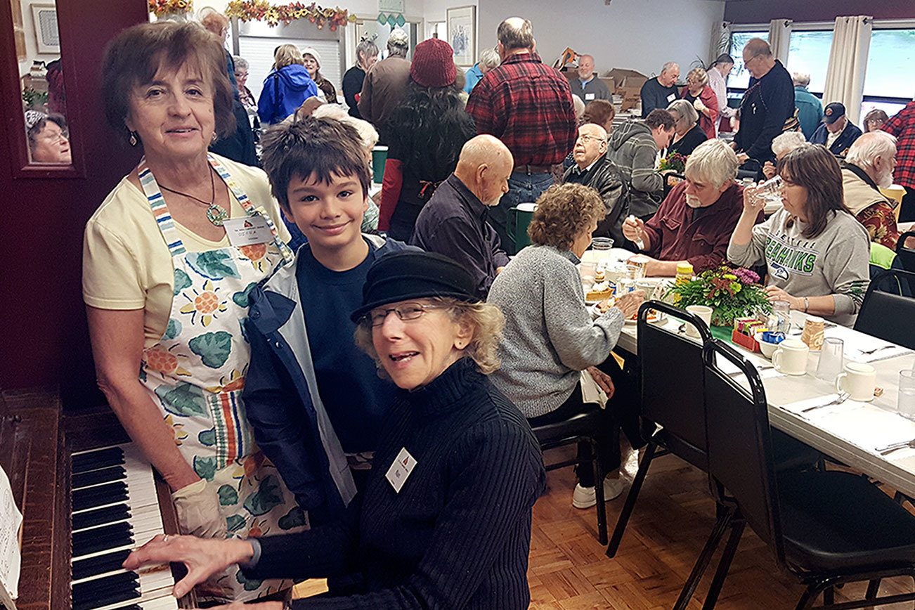 Volunteers ensure free holiday feast in Chimacum