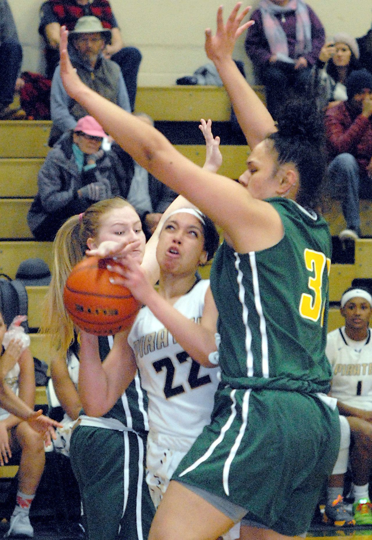 Keith Thorpe/Peninsula Daily News Peninsula’s Tiffani Smith, center, squeezes between the defense of Shoreline’s Kassidy Alexander, left, and Zolviz Keilani in the closing minutes of their Wednesday night matchup played at Port Angeles High School.
