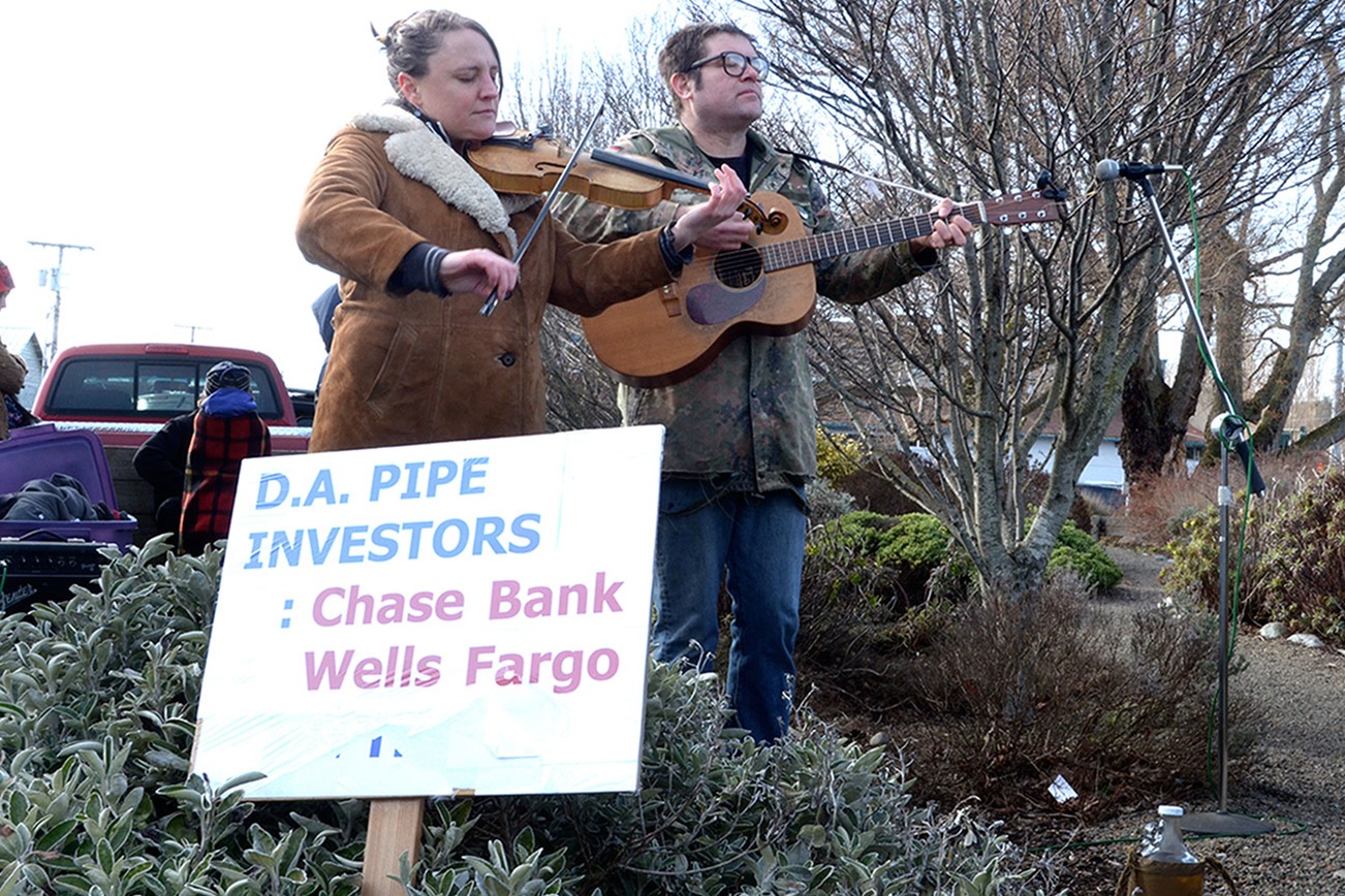 Group in Port Townsend stands against Dakota Access Pipeline