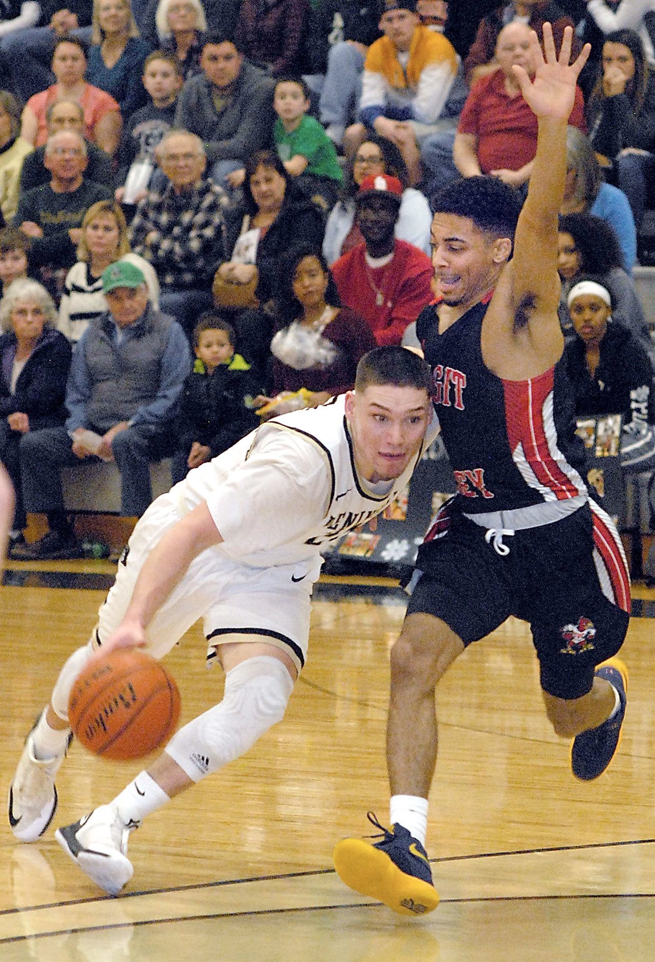 Keith Thorpe/Peninsula Daily News Peninsula’s Cole Rabedeaux, left, drives as Skagit Valley’s Tyler Kidd defends during the Pirates’ 89-87 NWAC North Division loss to the Cardinals.