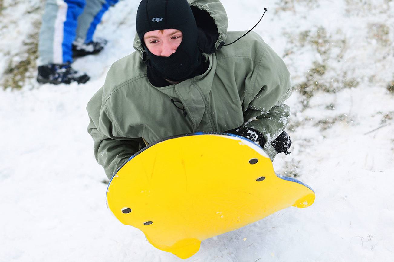 As snow blankets Peninsula, drivers take care; few wrecks reported