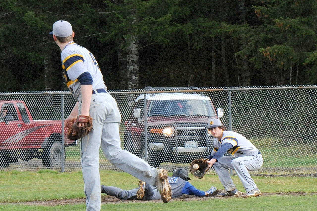 Lonnie Archibald/for Peninsula Daily News Forks’ Parker Browning throws to Brett Moody covering first in a attempt to pick Elma’s Colton French. French was safe on the play. Forks went on to win 10-2.                                Lonnie Archibald/for Peninsula Daily News Forks pitcher Parker Browning throws to Brett Moody covering first in a attempt to pick Elma’s Colton French. French was safe but the Eagles were defeated by Forks 10 to 2.
