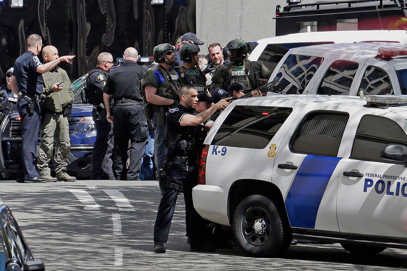 Two Seattle officers shot after robbery; 1 suspect dead