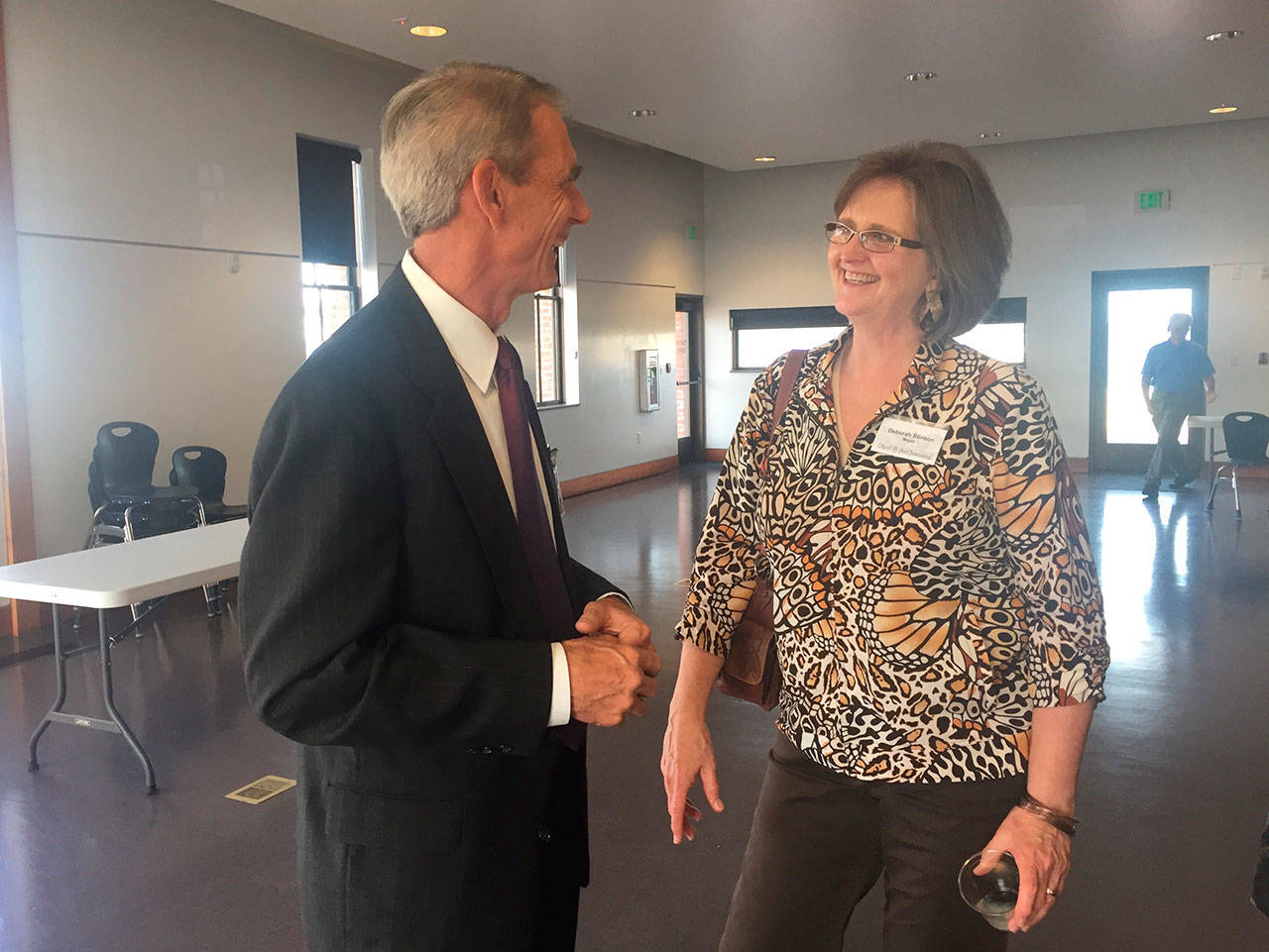 Port Townsend Mayor Deborah Stinson talks with Mitch Dion, one of the finalists for the public works director position. (Cydney McFarland/Peninsula Daily News)