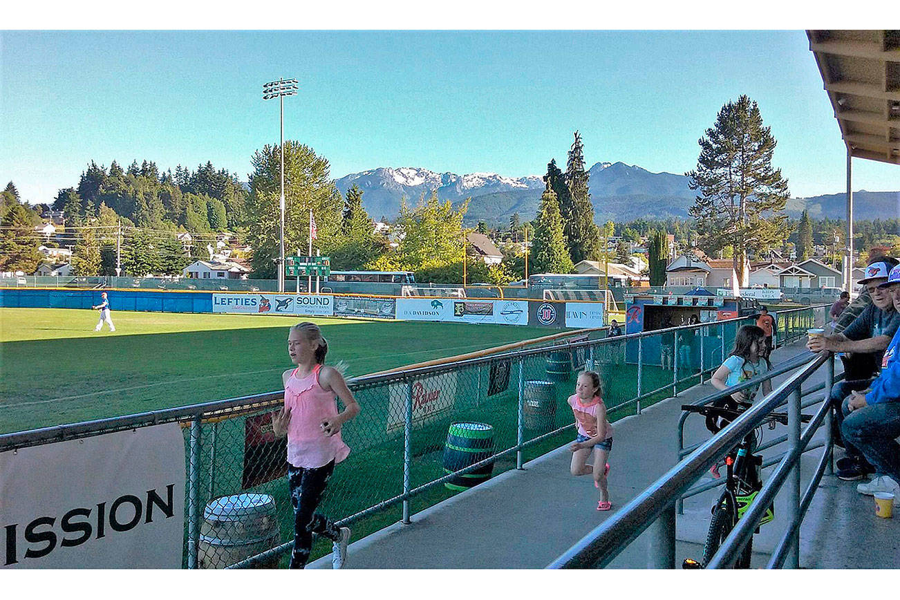 COLUMN: Undercover at a Lefties game for the smells and sounds of small-town baseball