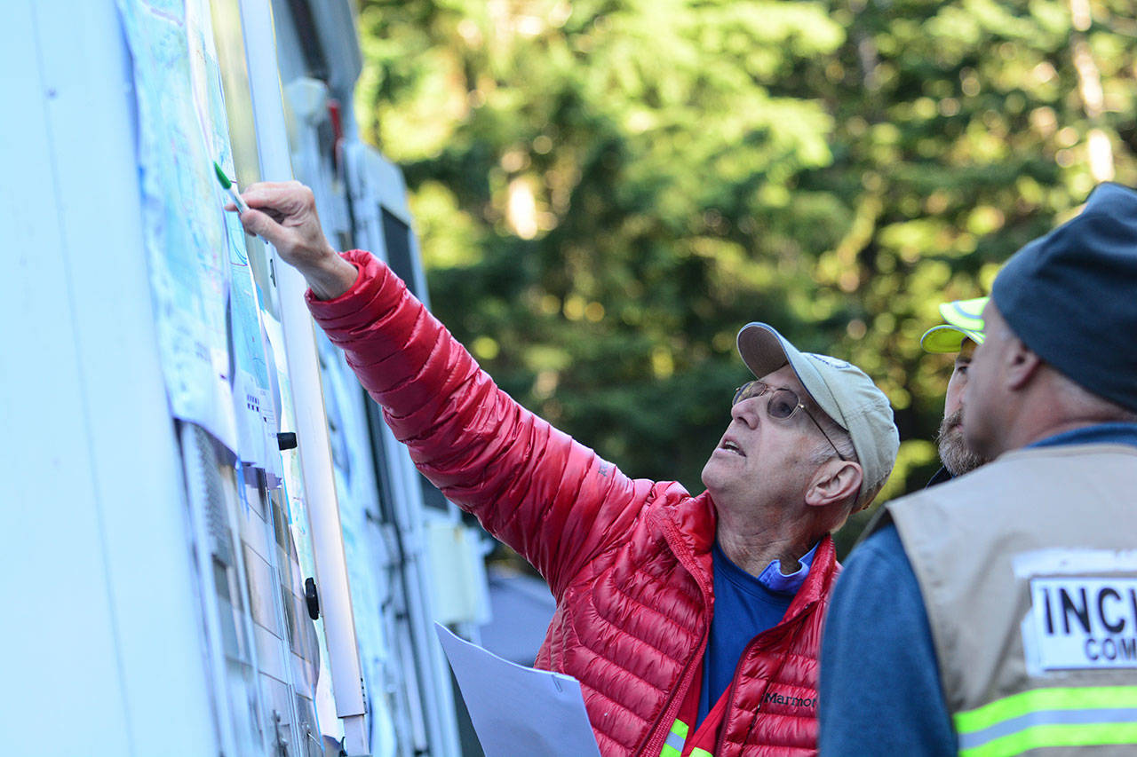 Guy Mansfield, operations section chief for Saturday’s search for Jacob Gray, briefs a ground team Saturday morning. (Jesse Major/Peninsula Daily News)