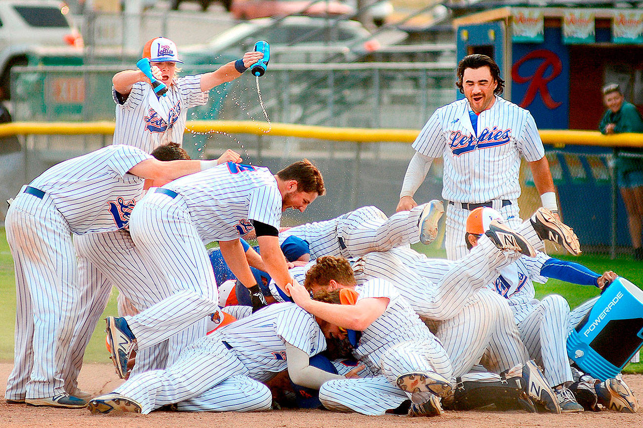 LEFTIES: What a finale! Lefties come from behind twice in crazy 17-16 win