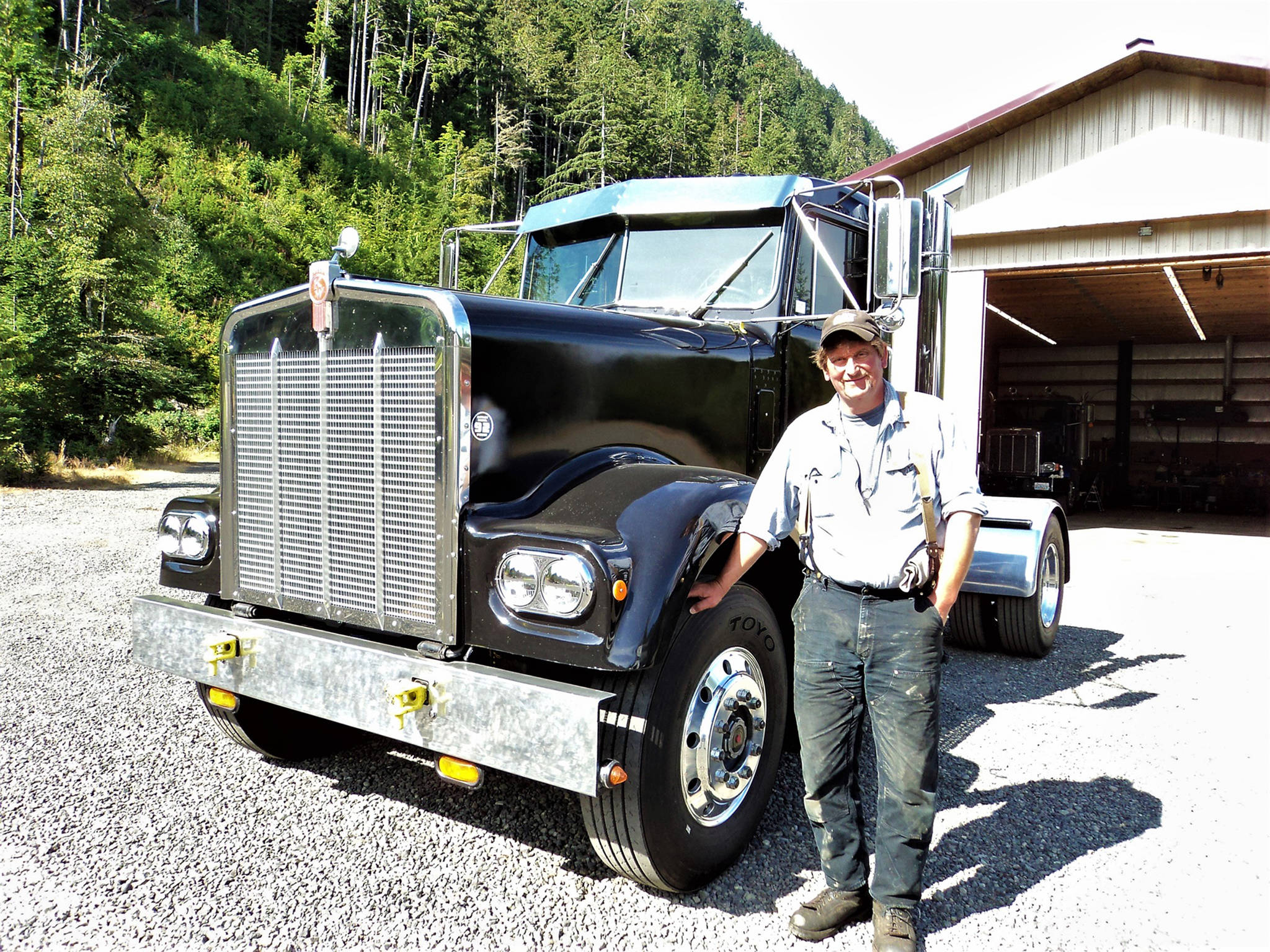 AUTO RACING: Big-rig truck dragster repeats as champ
