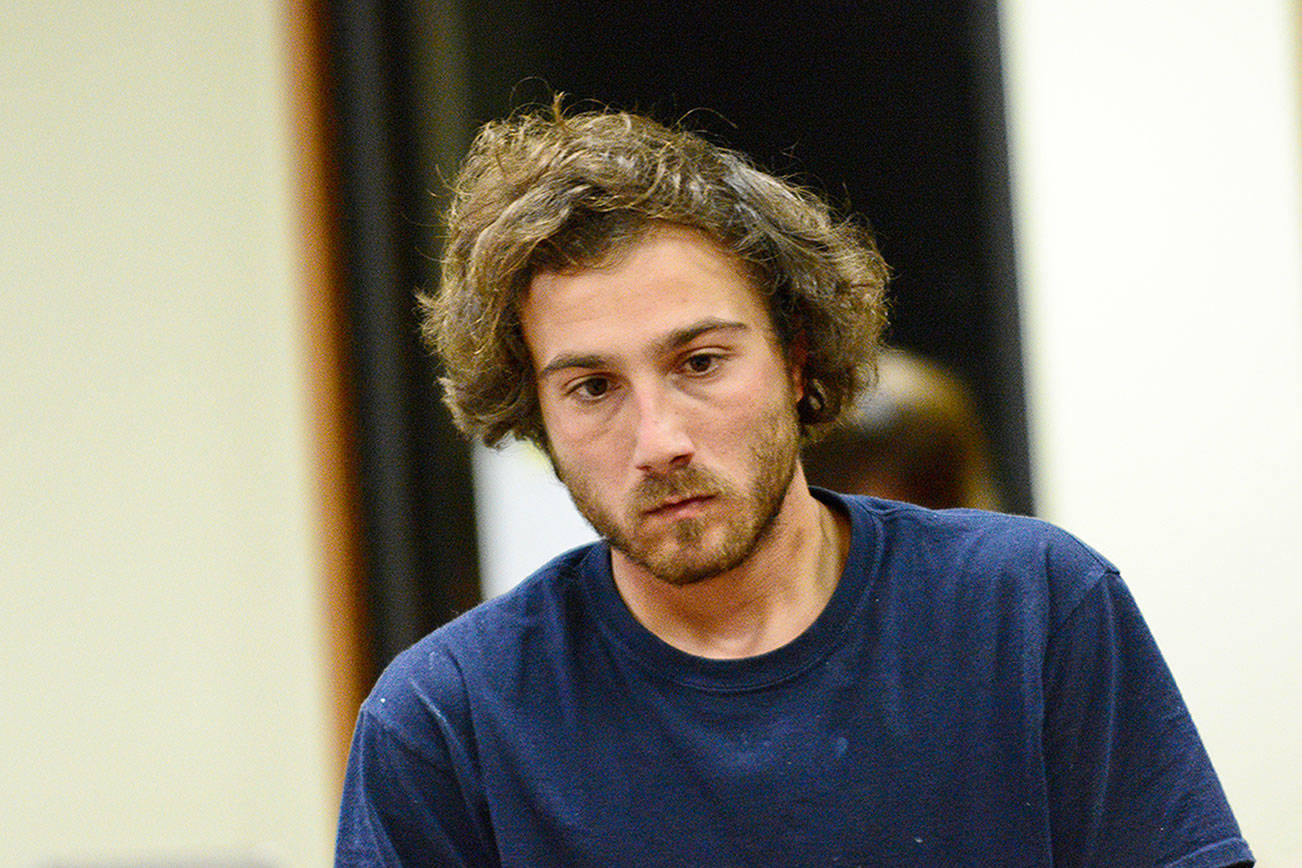 Sequim-area man accused of child molestation, held on fugitive charge