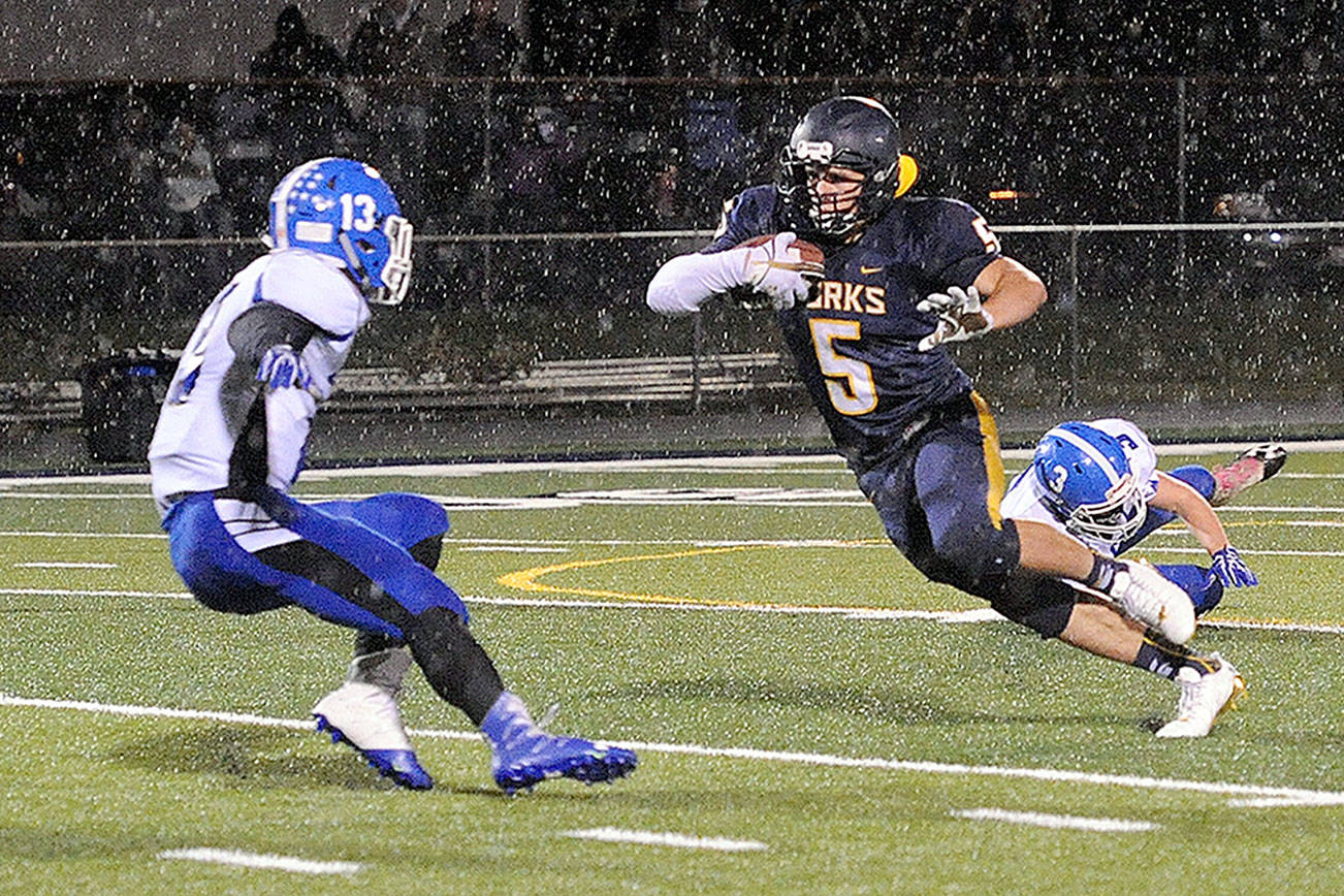 PREP FOOTBALL: Spartans churn past Elma, clinch playoff spot