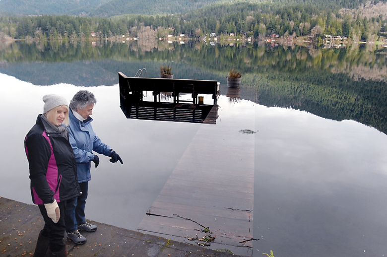 Lake Sutherland residents Nancy Brant