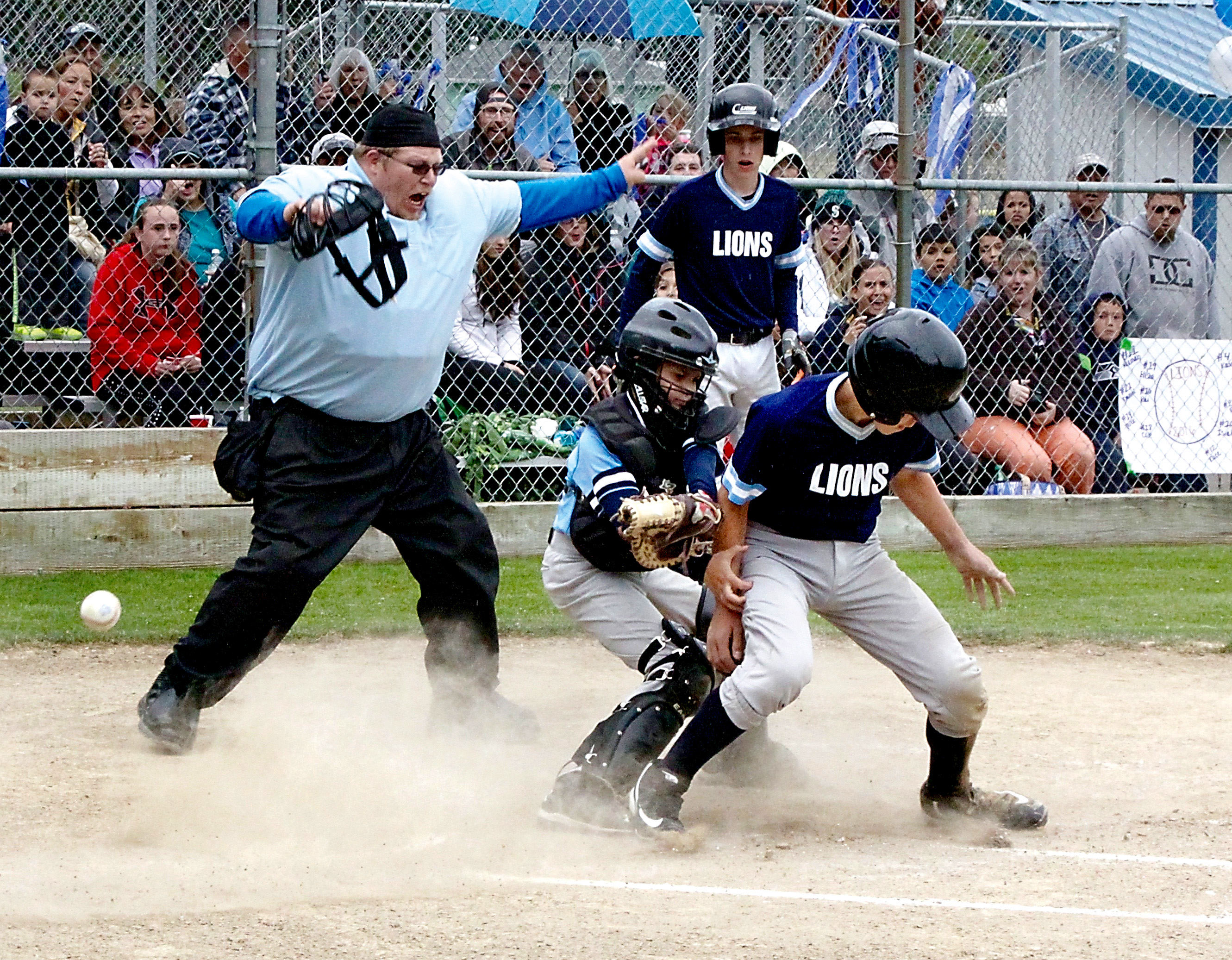 Umpire Jacob Brown calls Lions' Daniel Cable