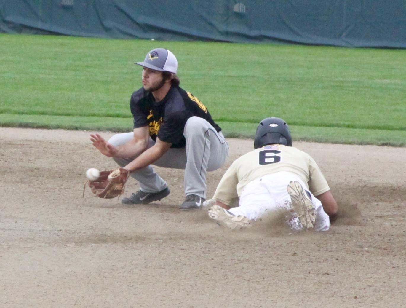 The Crosscutters' Gavin Velarde fields the throw from the catcher but can't apply the tag to Centralia's Joey Aliff at second base. (Dave Logan/for Peninsula Daily News)