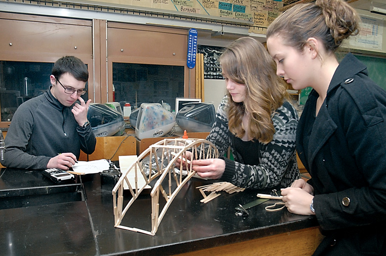 Port Angeles High School 10th-grade bridge builders