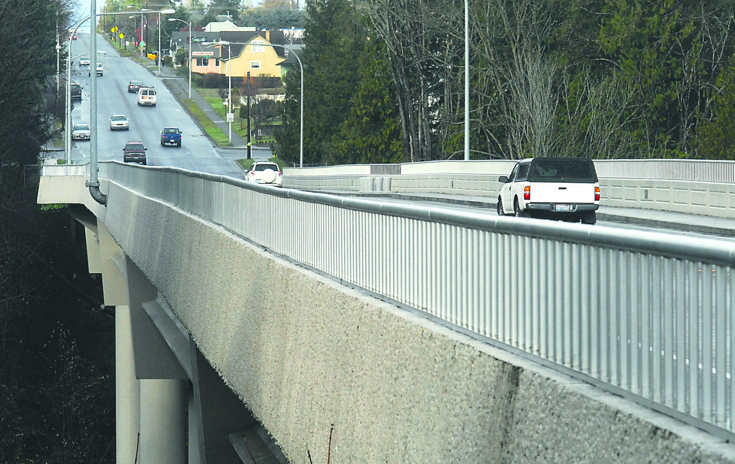 Port Angeles’ western Eighth Street bridge is seen in December 2014. — Keith Thorpe/Peninsula Daily News ()