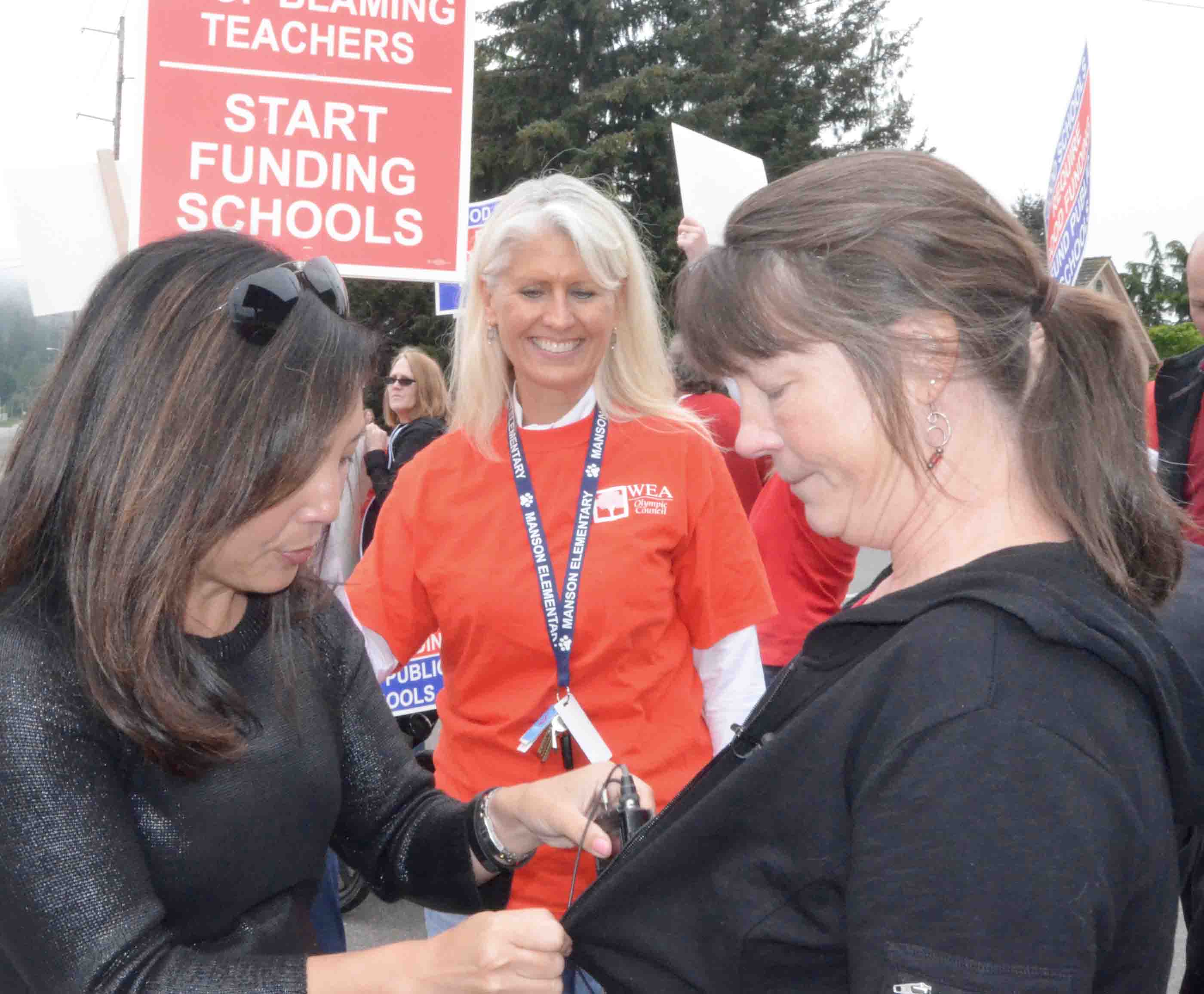 KING-TV reporter Elisa Hahn