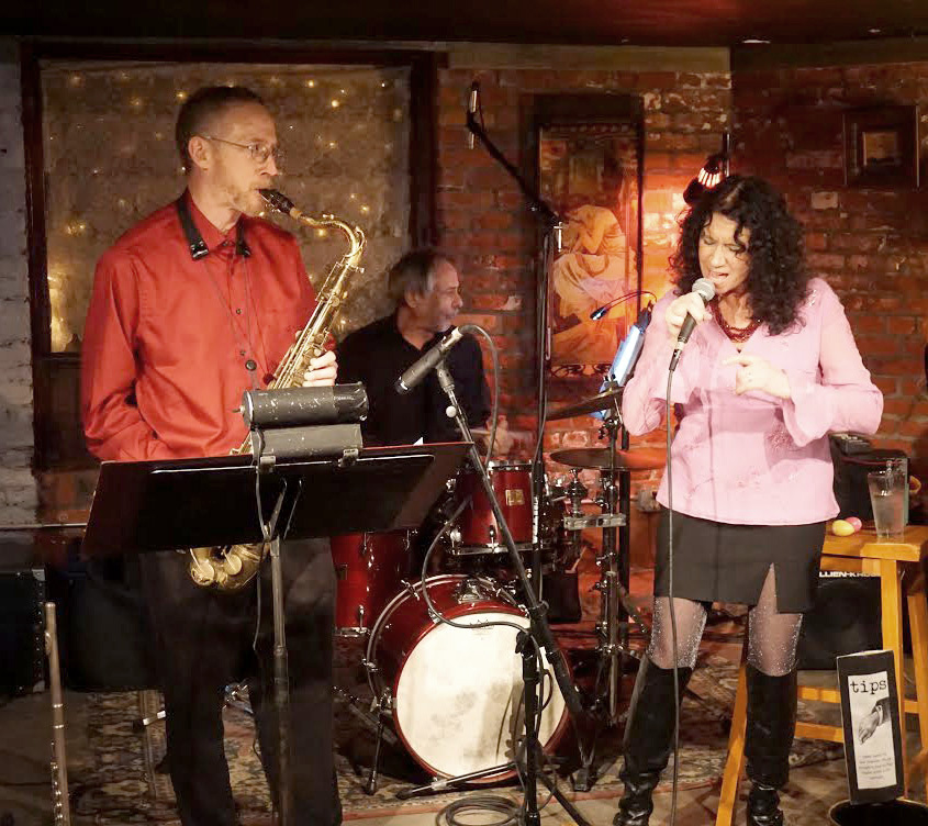 Sollati with saxophonist Kurt Festinger and vocalist Robin Bessier. ()