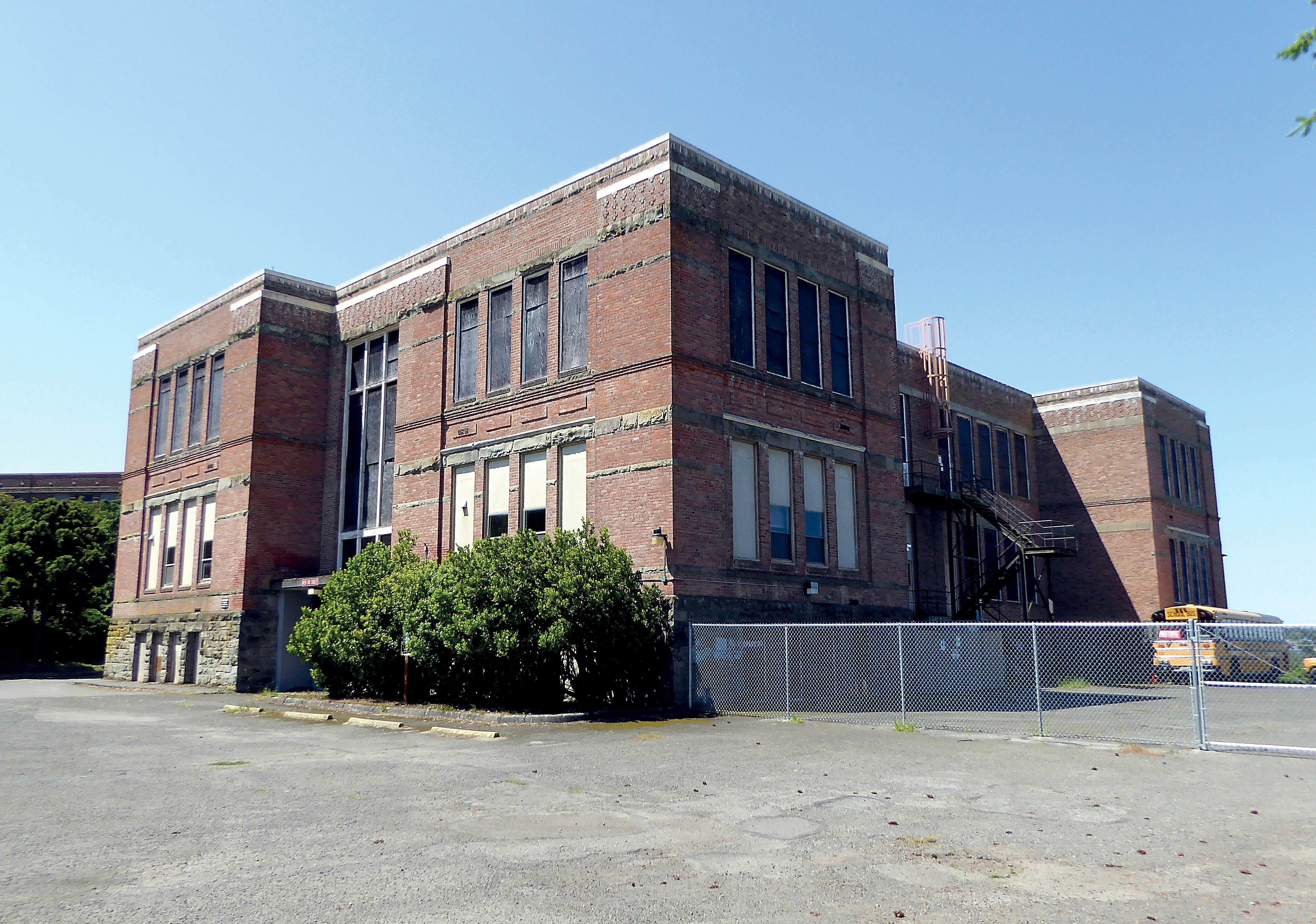 Demolition preparation for the Lincoln Building in Port Townsend has started. — Charlie Bermant/Peninsula Daily News ()