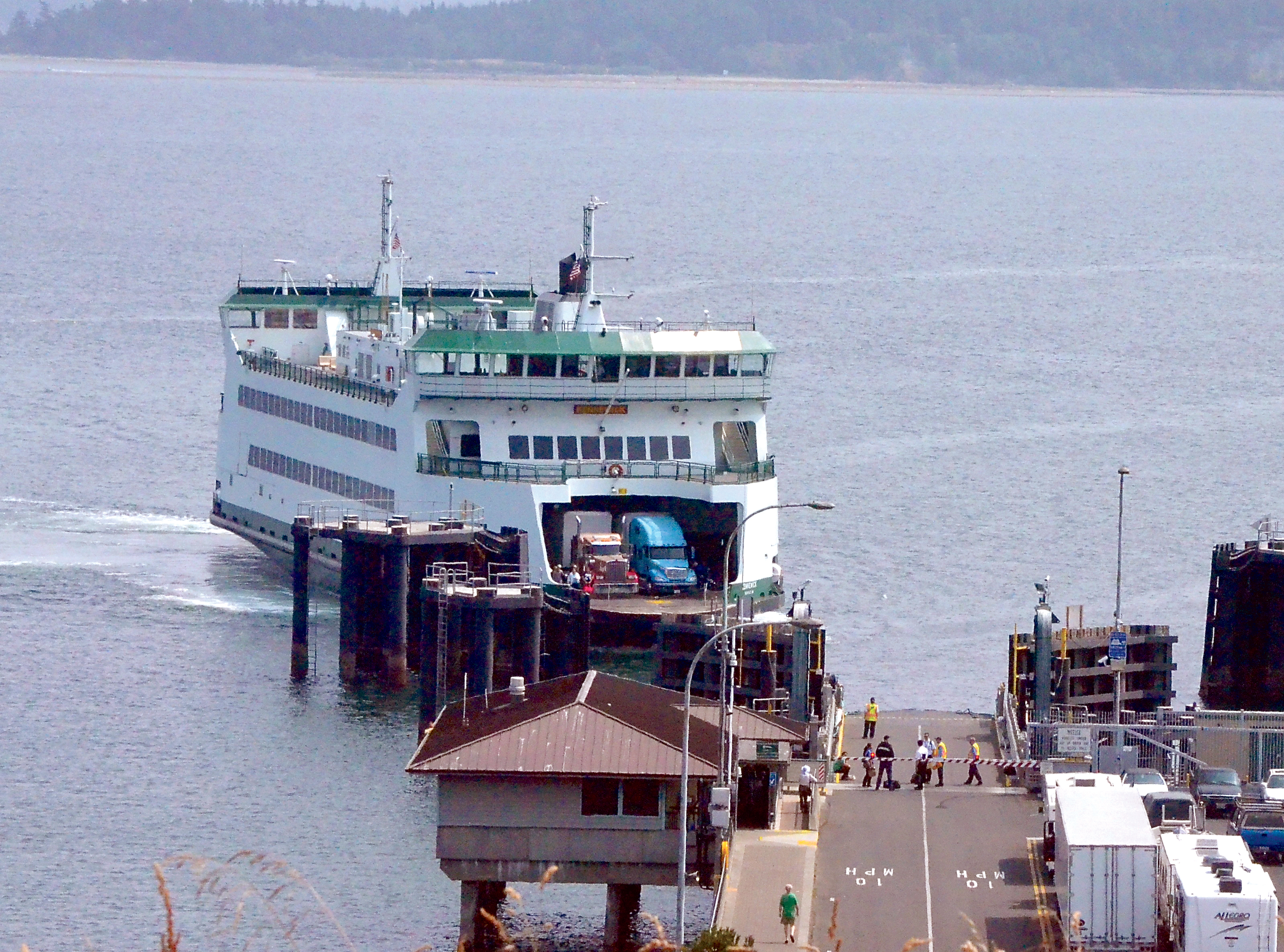 The MV Kennewick returns to the Port Townsend terminal Wednesday afternoon about seven hours after it ran aground in Keystone Harbor and was placed out of service. —Photo by Charlie Bermant/Peninsula Daily News