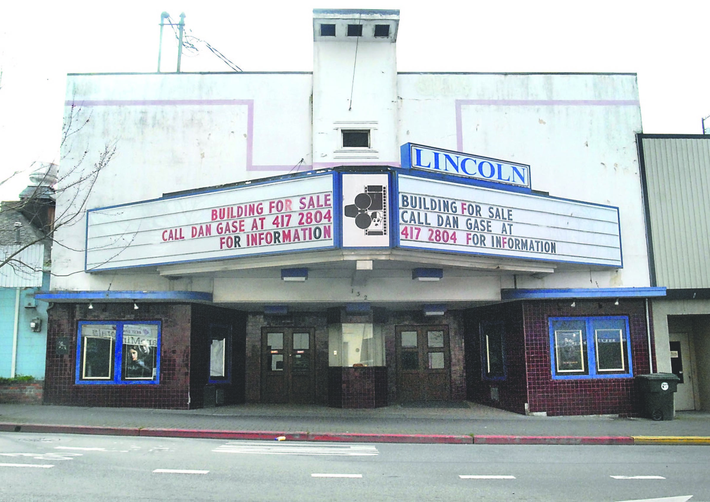 The shuttered Lincoln Theater on East First Street in downtown Port Angeles. — Keith Thorpe/Peninsula Daily News