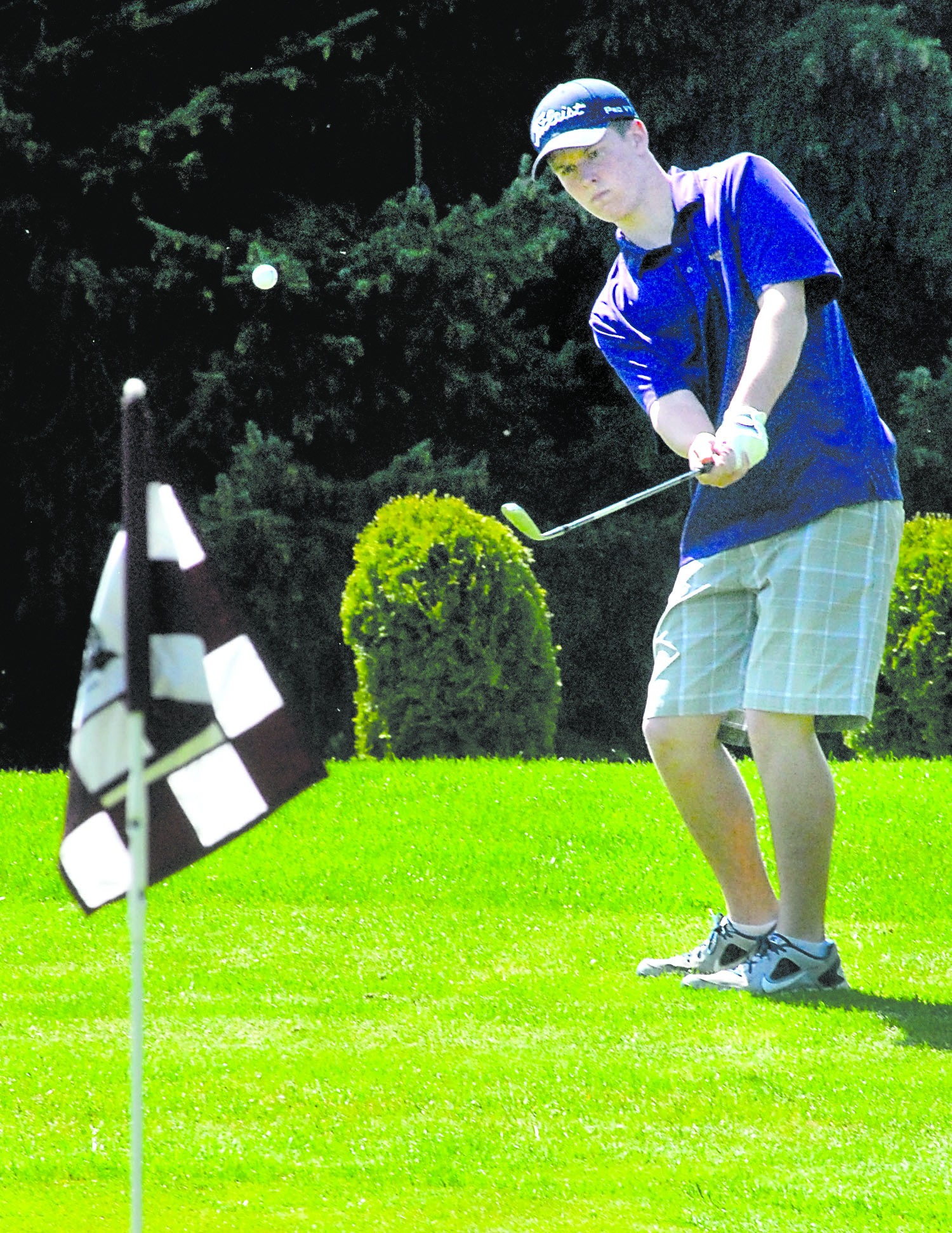Sequim's Jack Shea aims for the pin on the first hole at Cedars at Dungeness Golf Course during the Olympic League golf championship earlier this month. Keith Thorpe/Peninsula Daily News