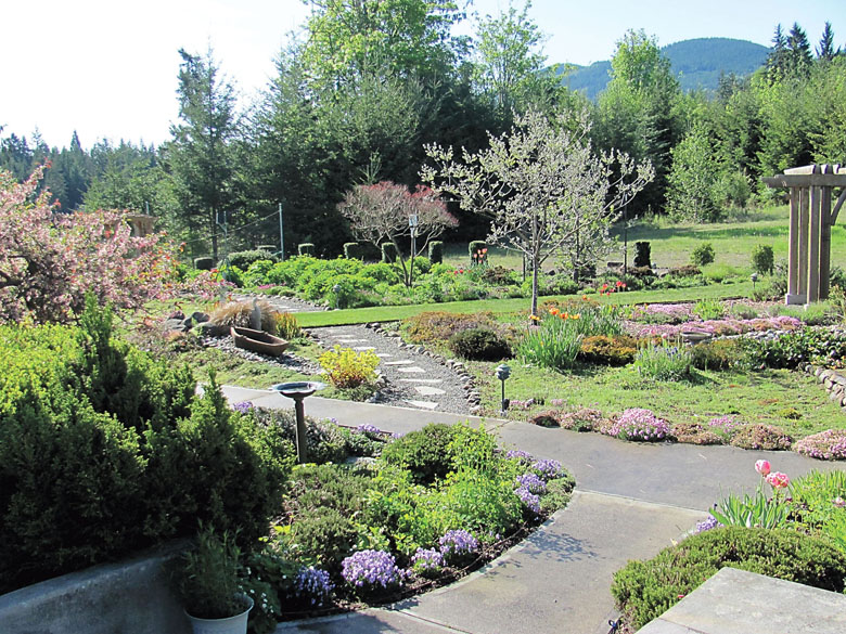 Chuck and Darlene Whitney's garden combines a vineyard