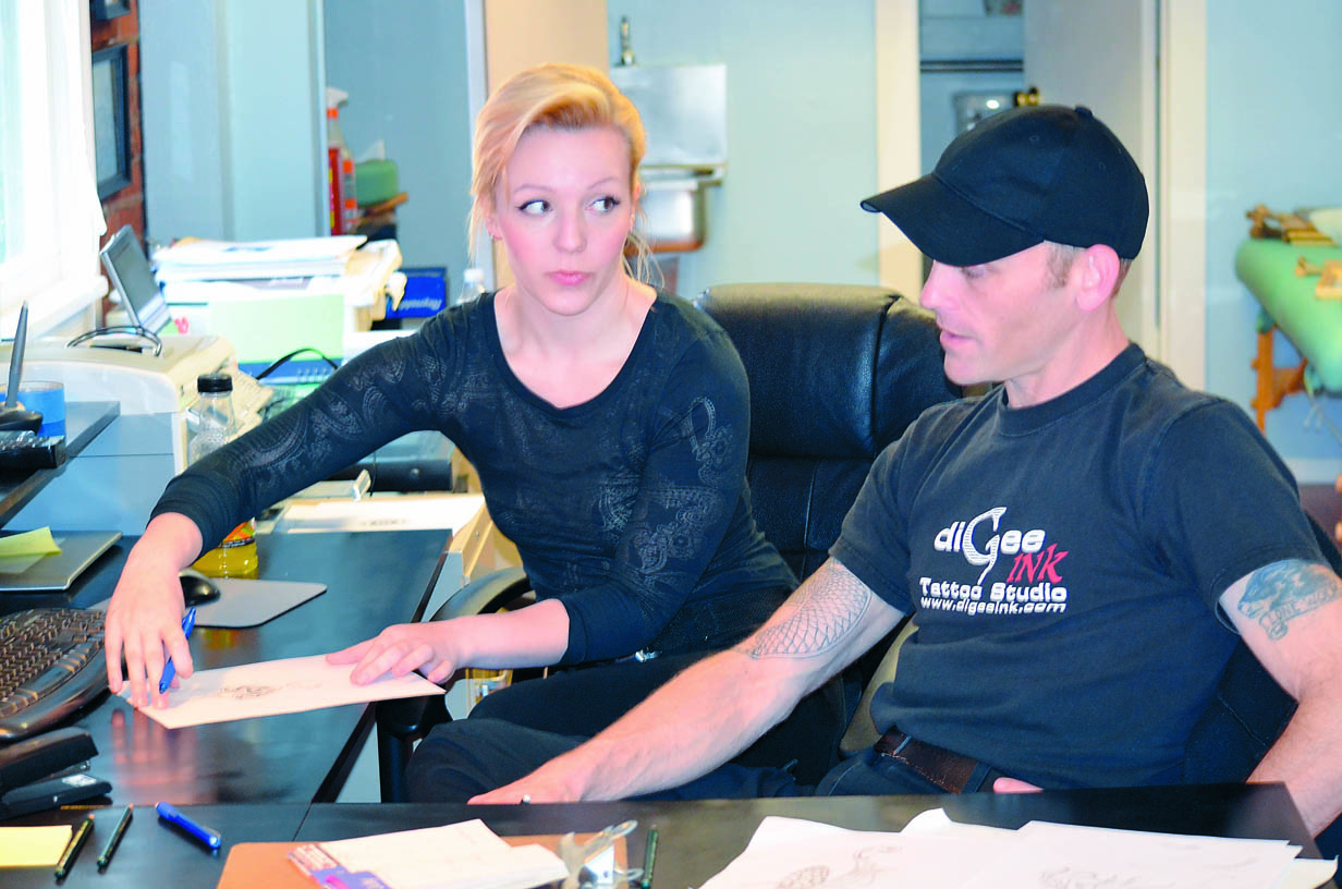 Thresa Locke and Gary Laxson work on a tattoo design at diGee Ink in Port Townsend. Body Works has also opened on West Sims Way. Charlie Bermant/Peninsula Daily News