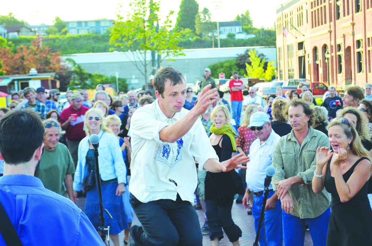Locust Street Taxi entertains a crowd last year at Concerts on the Dock in Port Townsend. The local band will host Brewfest on Saturday. Charlie Bermant/Peninsula Daily News