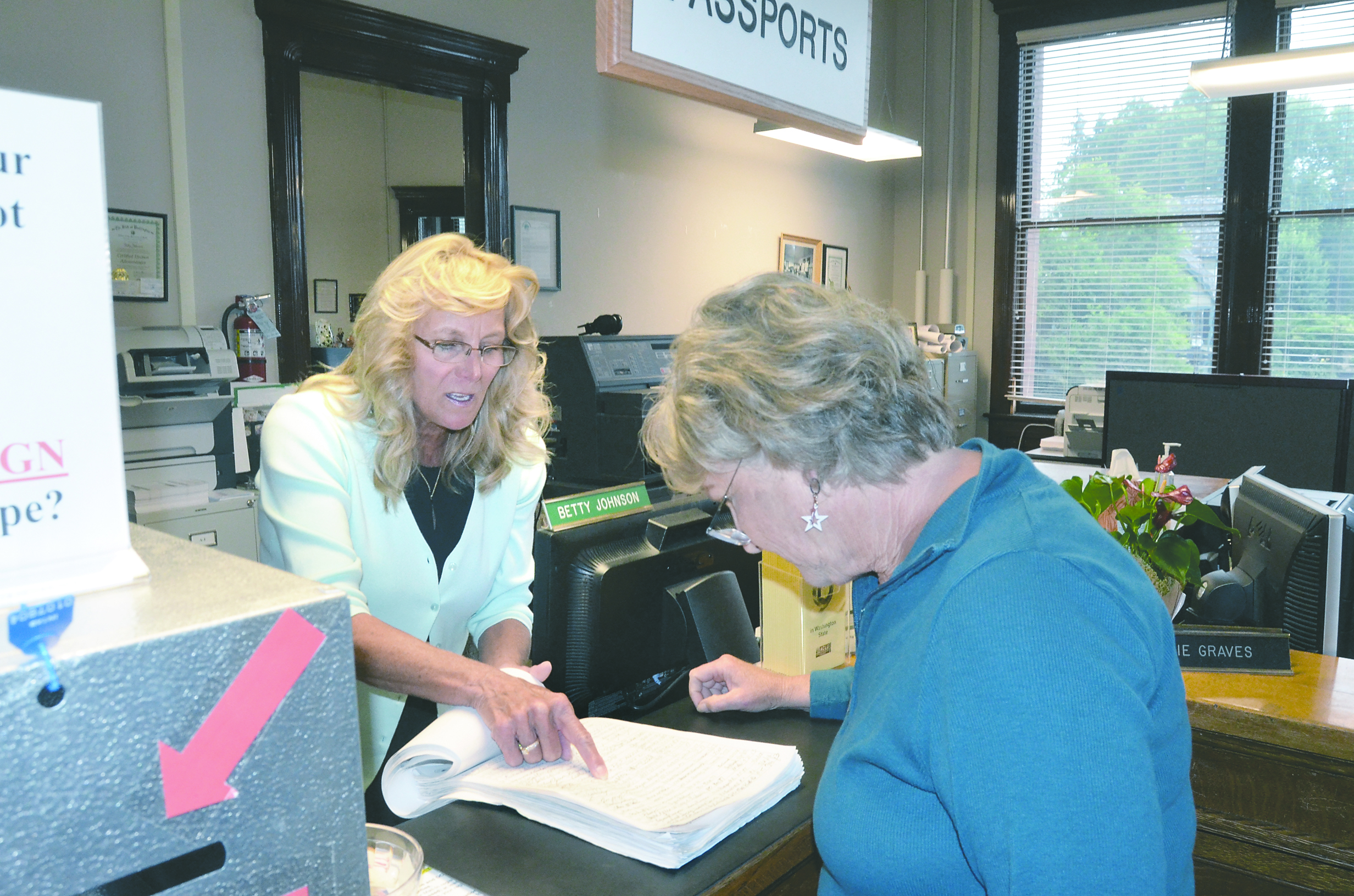 Jefferson County Auditor Donna Eldridge helps Val James Tuesday at the Jefferson County Courthouse. Charlie Bermant/Peninsula Daily News