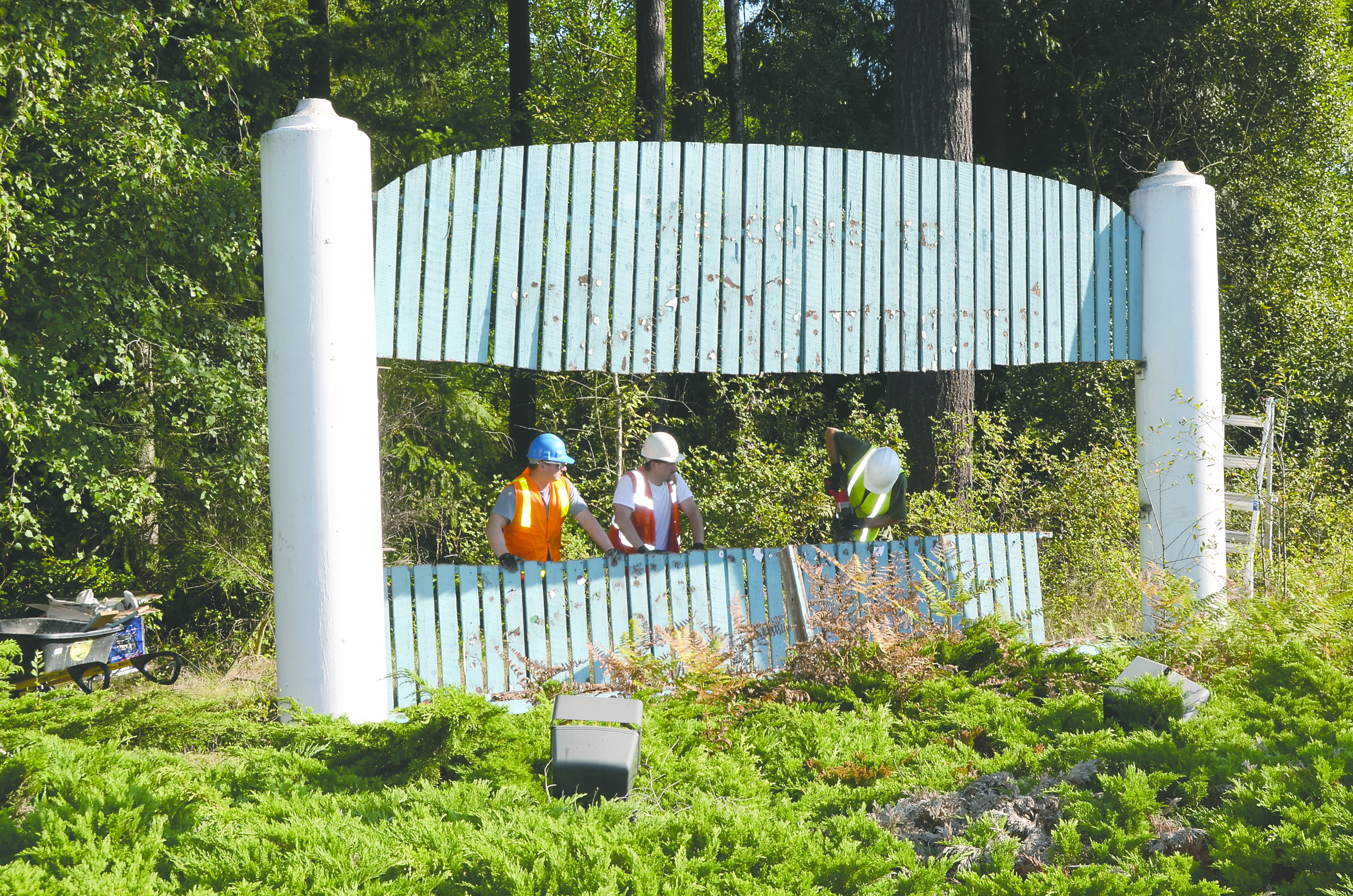 Workers from D10 Signs & Graphics of Kirkland dismantle the old sign Tuesday. A new one is expected to be put up today. Click on icon below to see what the old sign used to look like. Charlie Bermant/Peninsula Daily News