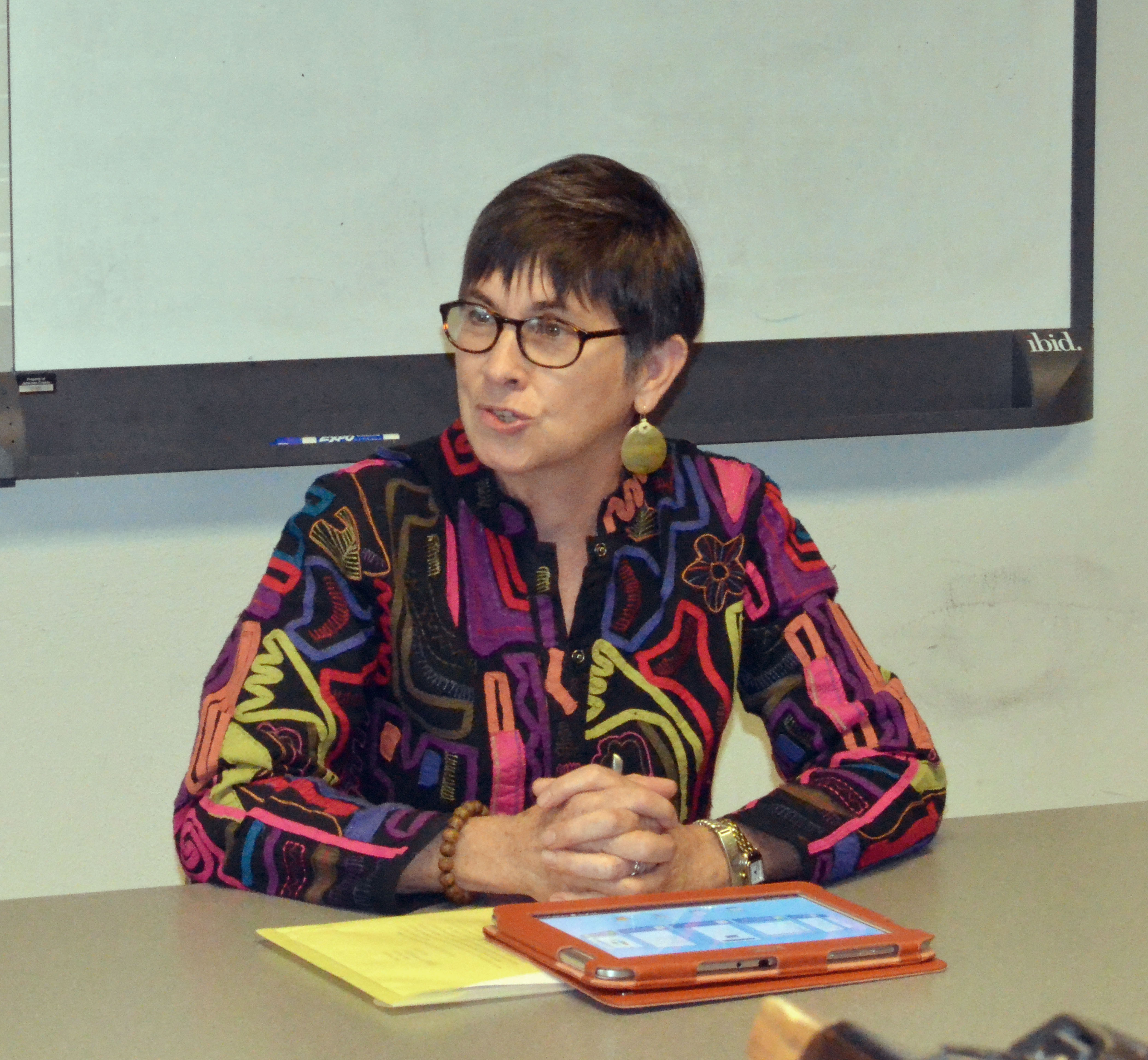 Kathleen Kler discusses her resignation as steering committee co-chair before Jefferson County commissioners on Monday. Charlie Bermant/Peninsula Daily News