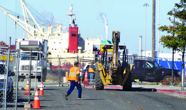 A temporary fence has been erected around the area where work on a $3.9 million esplanade will take place in Port Angeles. Arwyn Rice/Peninsula Daily News