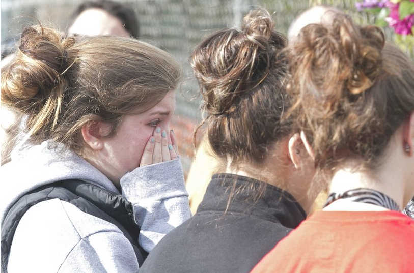Students present balloons