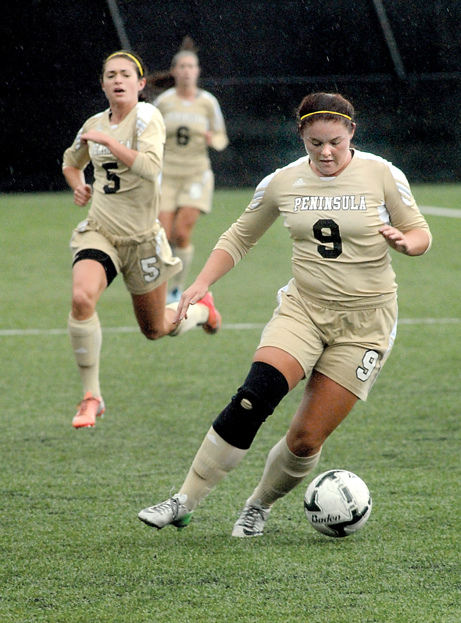 Peninsula sophomore Mary Pierce