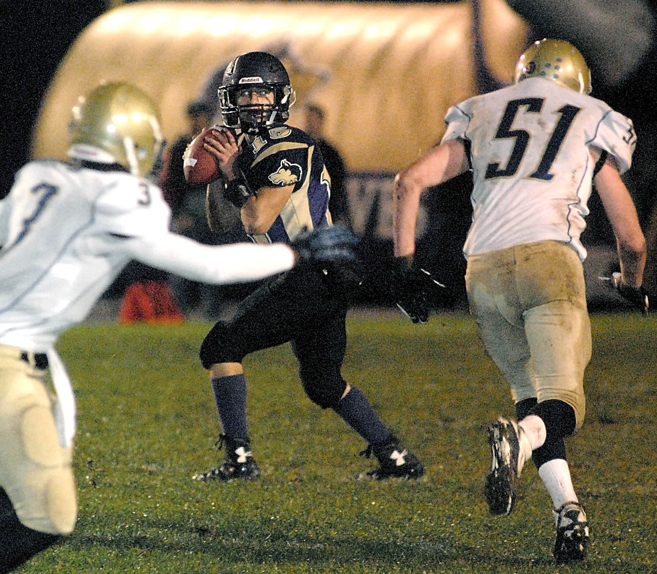 Sequim quarterback Miguel Moroles