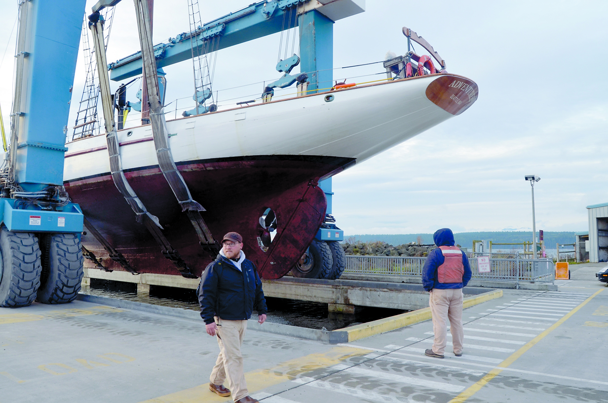 Capt. Joshua Berger supervises the haul-out of the schooner Adventuress in Port Townsend on Friday. Charlie Bermant/Peninsula Daily News
