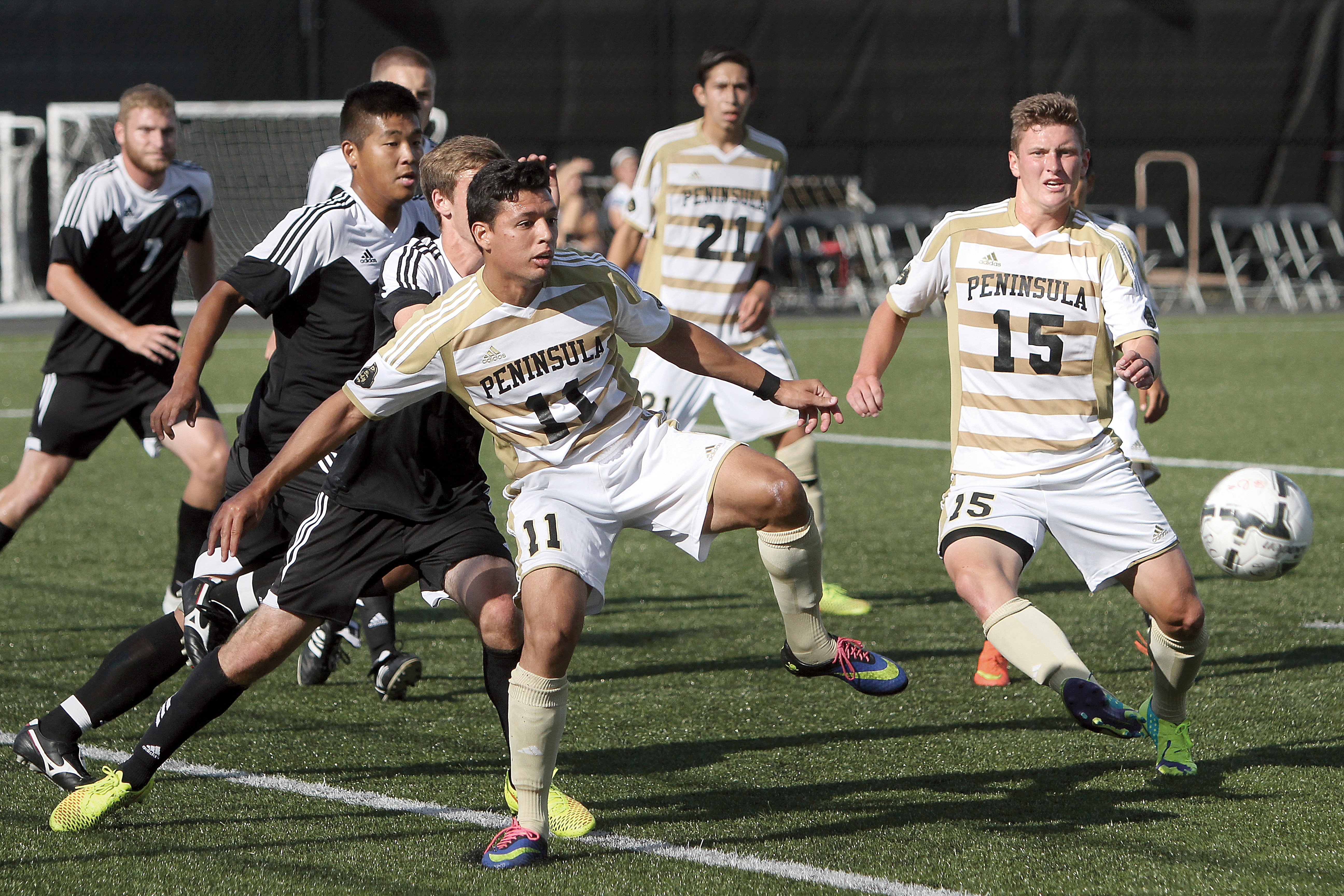 Peninsula College's Kassio Monteiro (11)