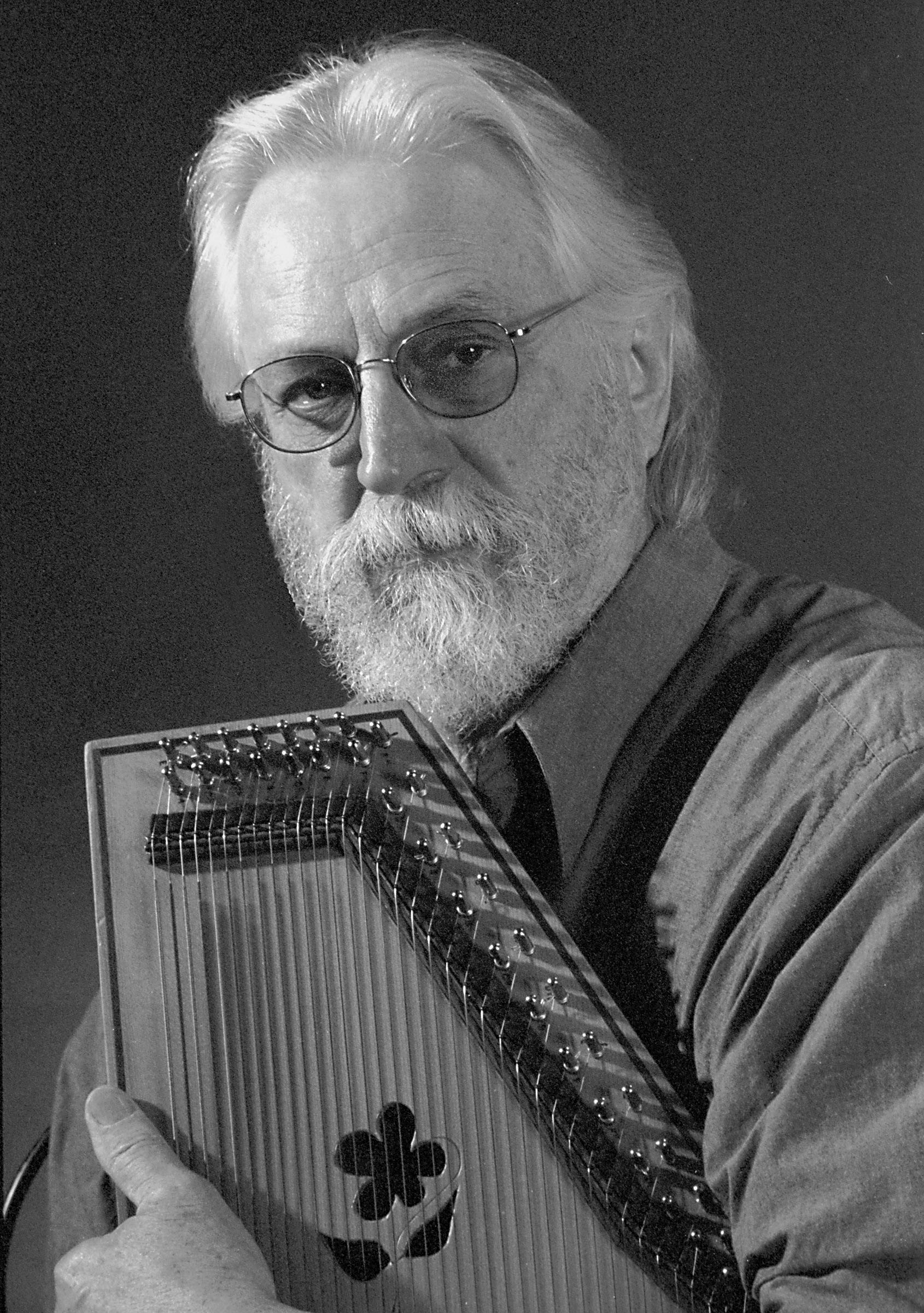 Autoharpist Bryan Bowers comes to the Dungeness Schoolhouse for a concert