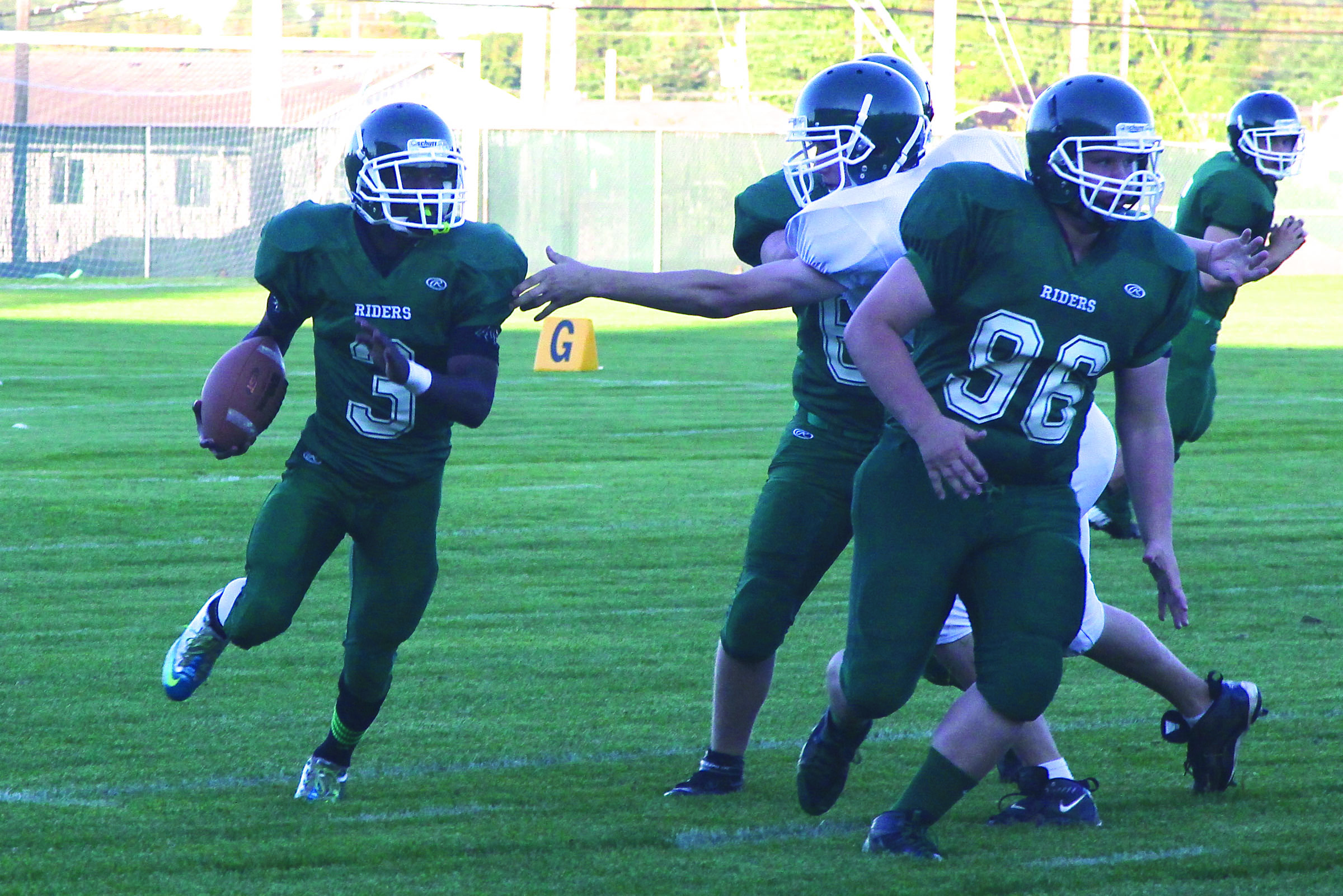 Port Angeles running back Miki Andrus (3) turns the corner and looks to run upfield behind the blocking of Isaiah Nichols (96). Dave Logan/for Peninsula Daily News