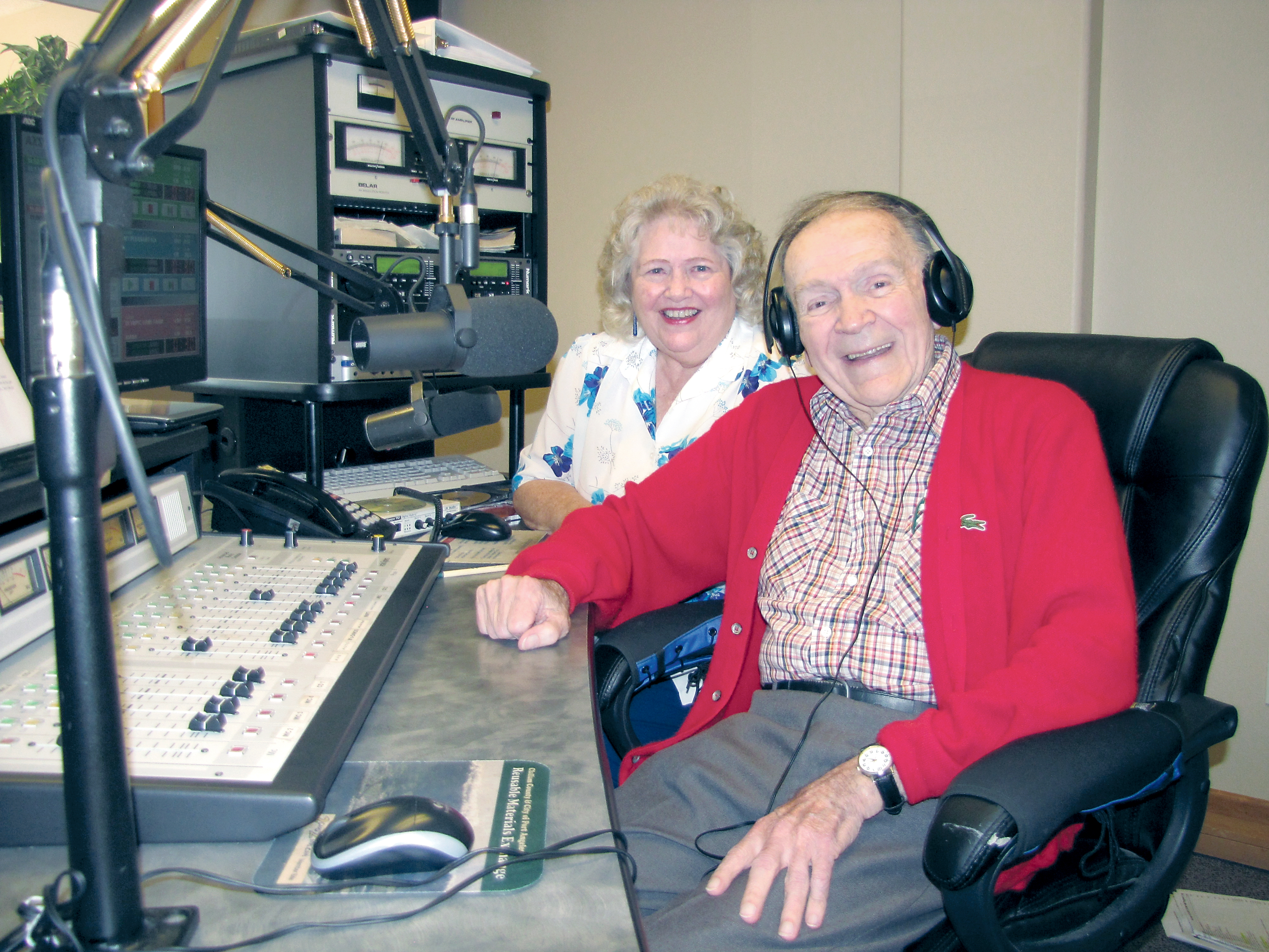 Shirley and Paul Bragg [Photo by Arwyn Rice/Peninsula Daily News]