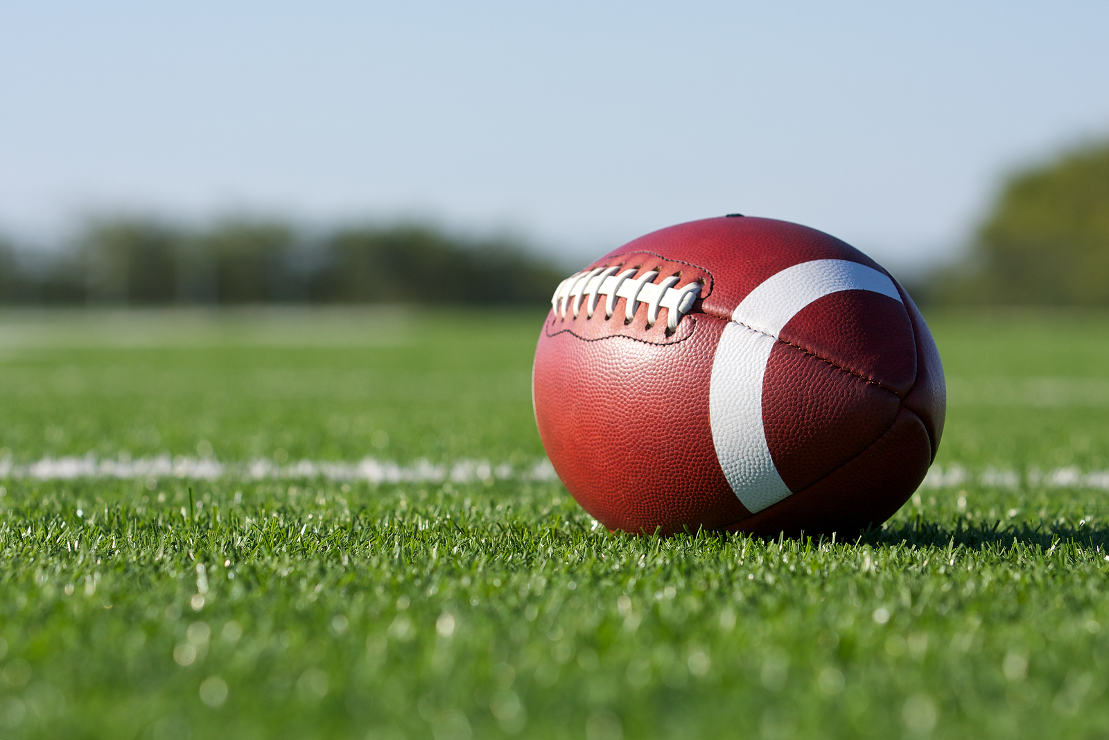 FRIDAY PREP FOOTBALL ROUNDUP: Some area teams blow out, others blown out; Sequim's game canceled