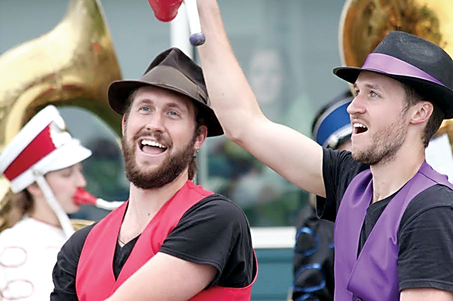 Local jugglers Rio Sabella