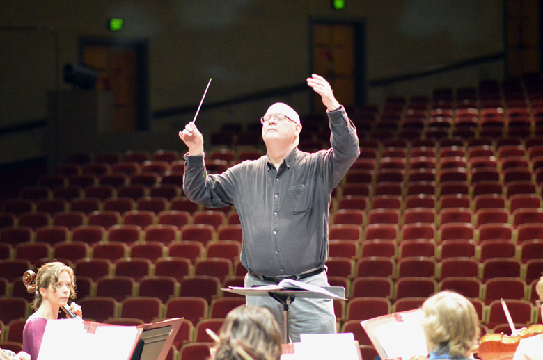 Conductor candidate Richard Sparks rehearses with the Port Angeles Symphony for this Saturday's Christmas concerts. Diane Urbani de la Paz/Peninsula Daily News